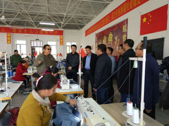 赴南疆进行产业扶贫项目调研 赴南疆进行产业扶贫项目调研
