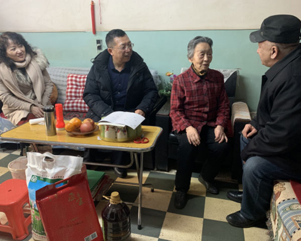 2020年1月慰问社区贫困孤寡老人 2020年1月慰问社区贫困孤寡老人
