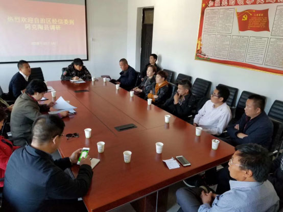 赴南疆进行产业扶贫项目调研 赴南疆进行产业扶贫项目调研