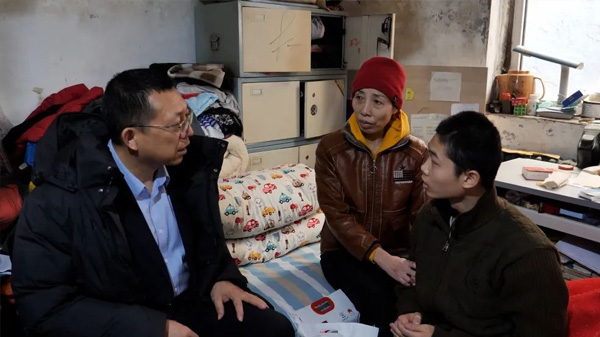 银穗集团走访帮助困难户 银穗集团走访帮助困难户