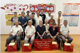 “迎端午、庆七一”银穗财税集团党支部慰问50年党龄老党员