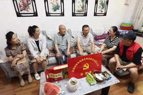 银穗财税集团代表乌鲁木齐高新区（新市区）工商联深情慰问老党员，传承红色基因，共庆建党节